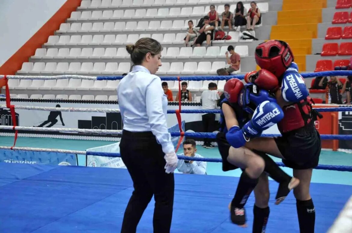 karsta-500-sporcu-ile-turkiye-muaythai-sampiyonasi-basladi-zzOUNjdW.jpg