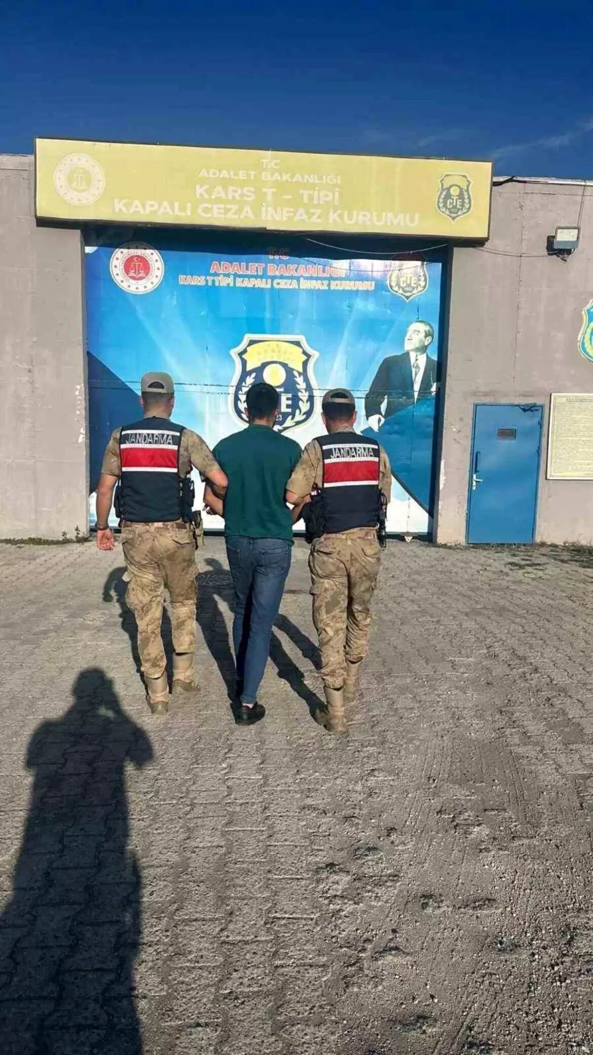 karsta-8-yil-hapis-cezasi-olan-sahis-yakalandi-WgB3OMWK.jpg