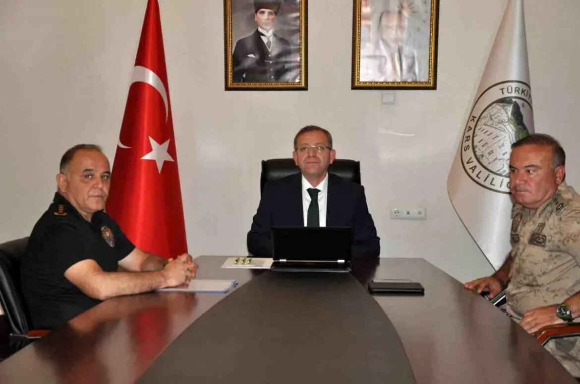 karsta-agustos-ayi-asayis-ve-guvenlik-toplantisi-yapildi-E7XDegRF.jpg