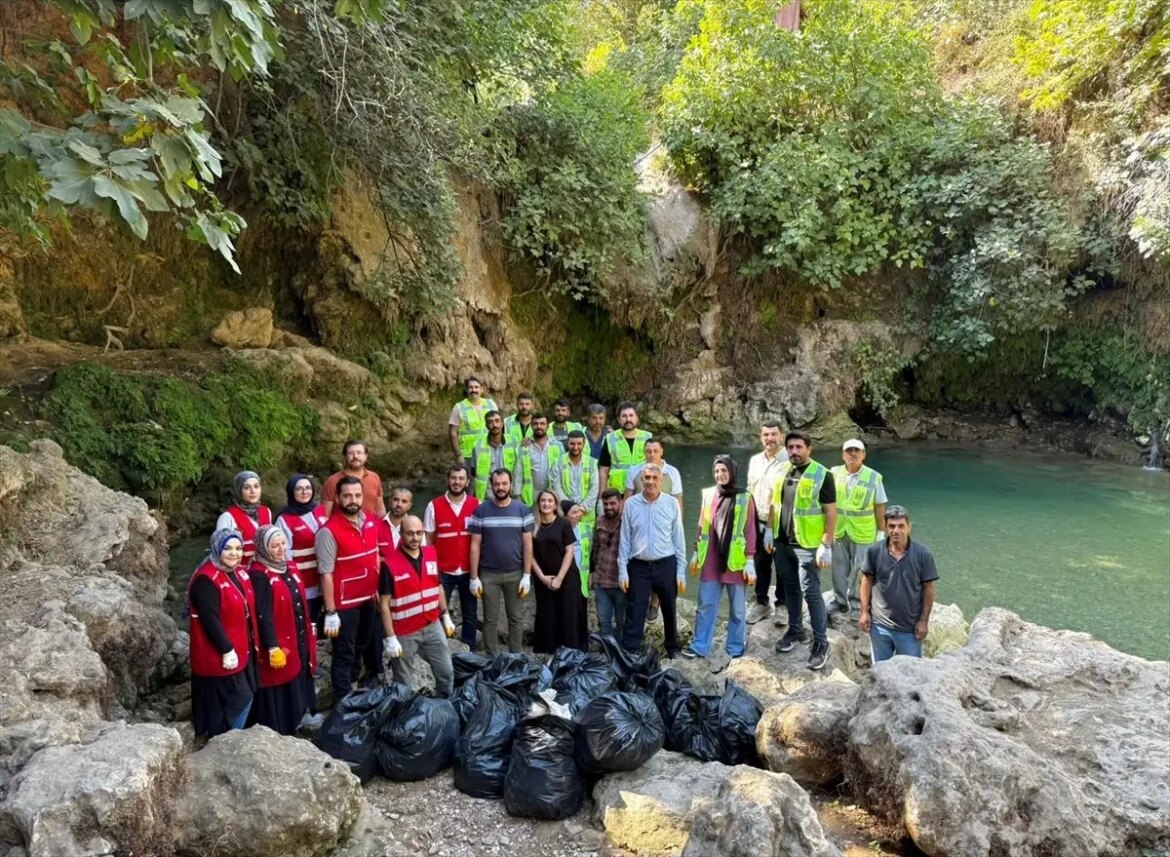 kiziltepe-vadisinde-temizlik-calismasi-yapildi-Ep54773x.jpg