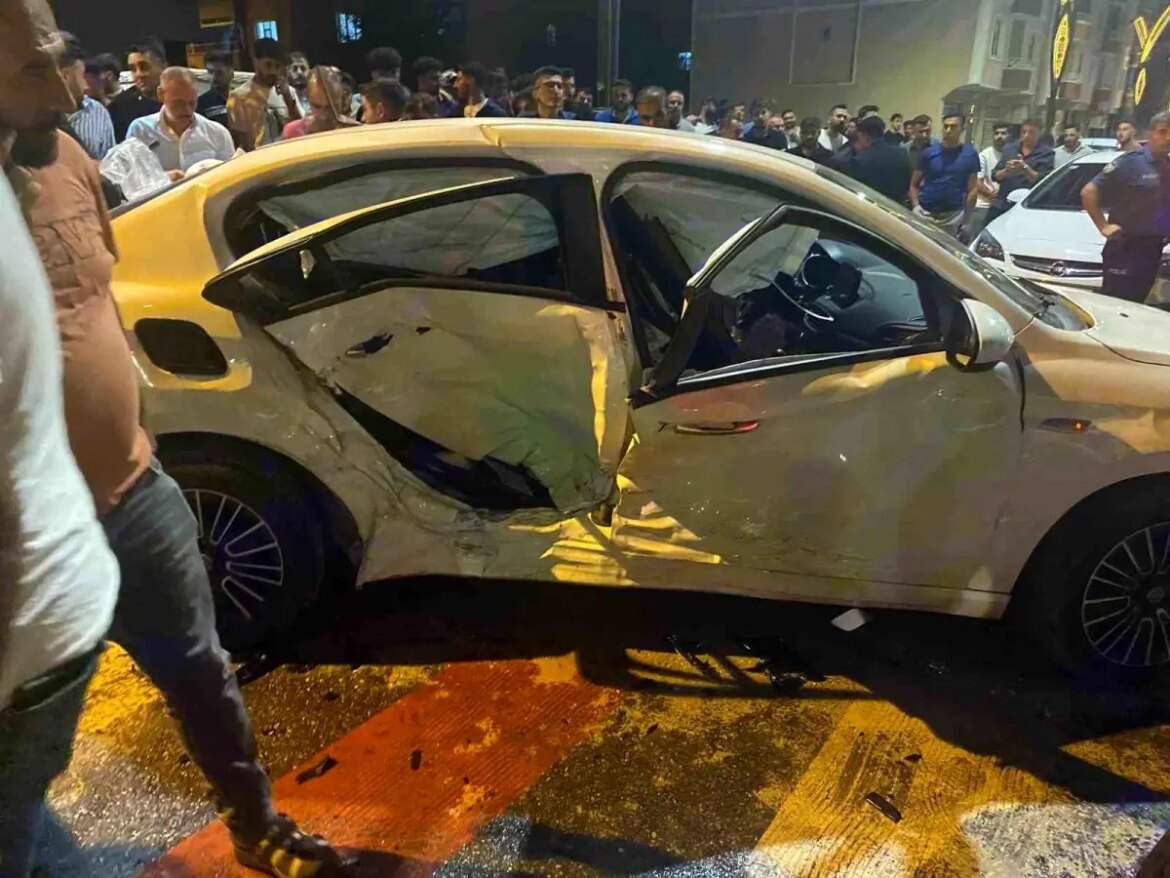 musta-trafik-kazasi-3-yarali-iaWH7xKz.jpg